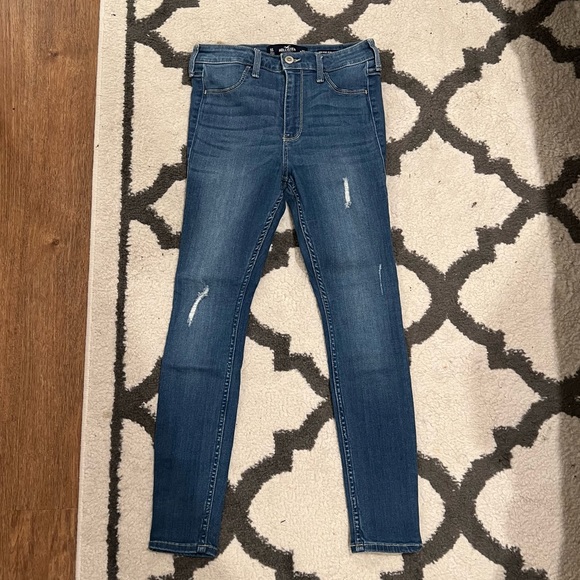 Hollister Denim - Hollister high-rise jean legging. Size 27/5. Medium blue wash.